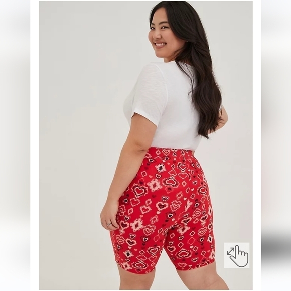 Torrid Red heart americana, 9 Inch, Bike Short, Size 1x - Picture 3 of 11